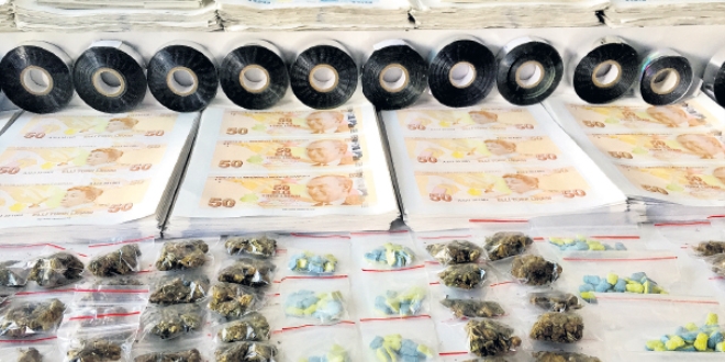 'Anketör' polislerle sahte para baskını