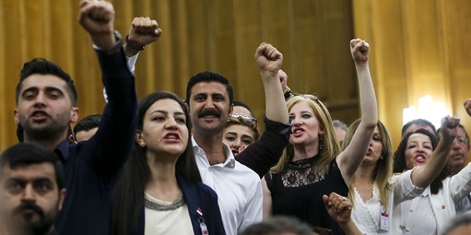 CHP grubundaki sloganlara soruşturma