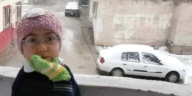 Evlerinin çatı katından düşen 11 yaşındaki Rana öldü