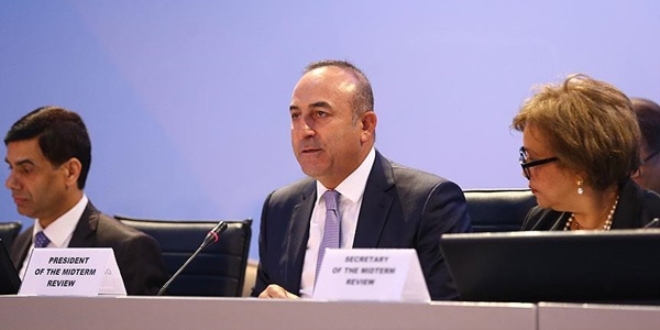 Çavuşoğlu'ndan ABD askerlerinin YPG arması kullanmasına tepki