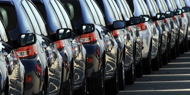 Gen�ler 'araba sevdas�'ndan vazge�iyor