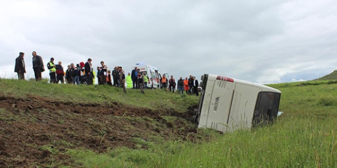 Yozgat'ta tur otobüsü devrildi: 40 yaralı