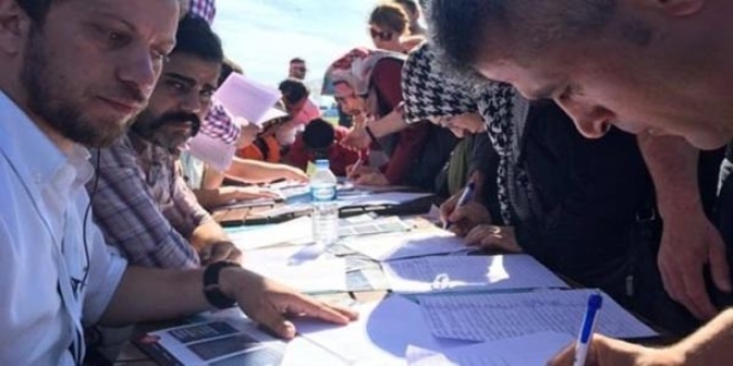Ak Parti il başkanlığı, imza kampanyası başlattı