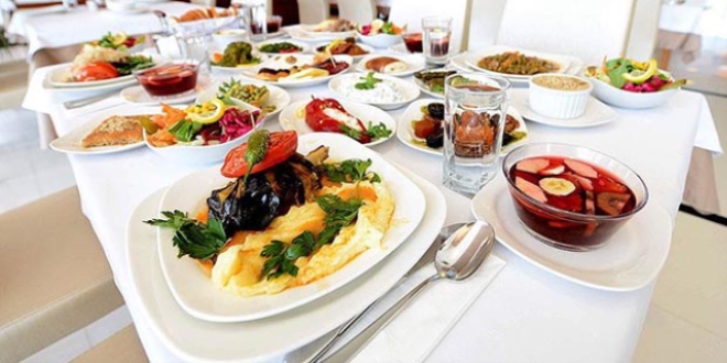 Dört kişilik bir ailenin iftar sofrasının maliyeti 74 lira