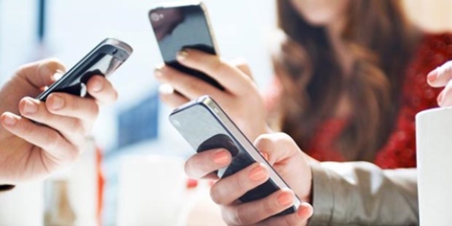 Cep telefonunu yanlış kullanmak sağlığı bozuyor