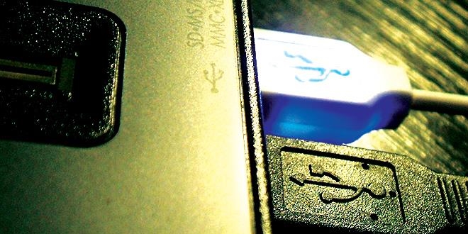 Bilgisayarlara virüs yükleten 3 polise gözaltı