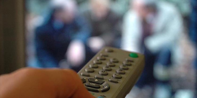 Gençlerin yüzde 93,9'u televizyon başında vakit öldürüyor