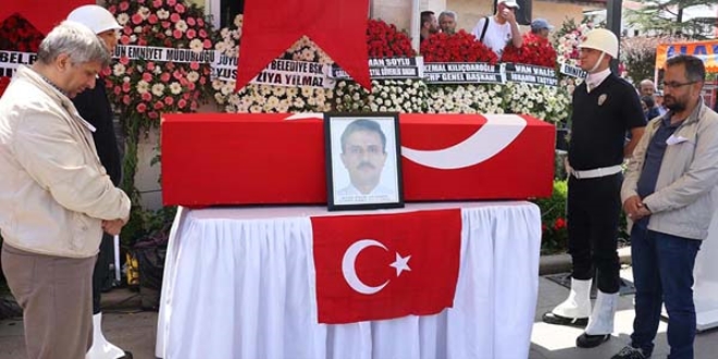 Şehit polisi, 5 bin kişi son yolculuğuna uğurladı