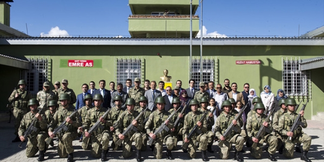 �ehit askerlerin ismi karakollarda ya�ayacak