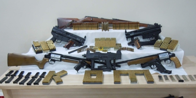 �stanbul'daki silah ka�ak��l��� operasyonu