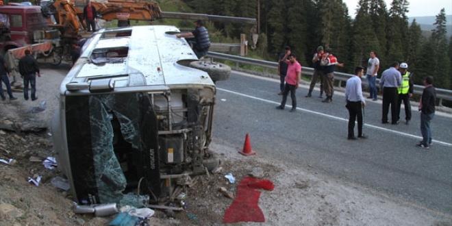 Çankırı'da tur otobüsü devrildi: 10 yaralı