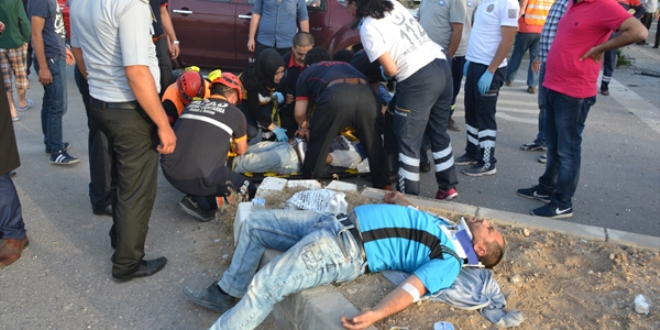 Aksaray'da otomobil ile kamyonet �arp��t�: 7 yaral�