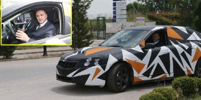Bakan Özlü, yerli otomobili test etti