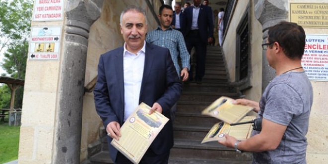 Polisten 'Ramazanda a�z�n�z�n tad� ka�mas�n' uyar�s�