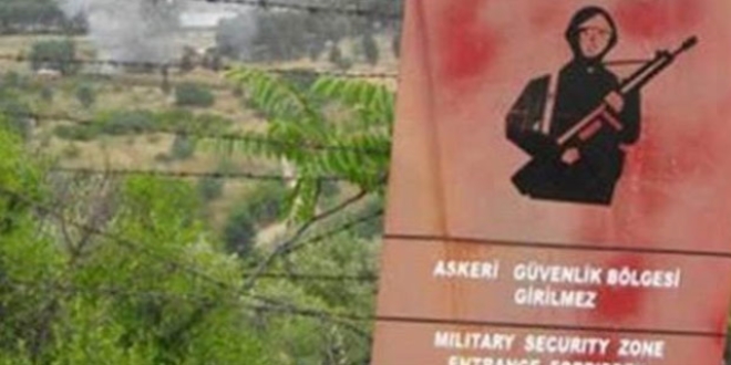 �zmir'de askeri b�lgeye giren gen� g�zalt�na al�nd�