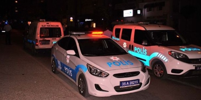 �zmir Bornova'da 2 ses bombas� patlad�