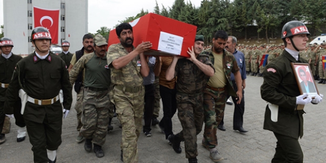 Şehit köy korucusu için askeriye'de tören düzenlendi