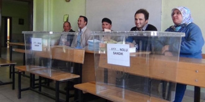 Kütahya'da köye sandık kuruldu, halk sandığa gitmedi