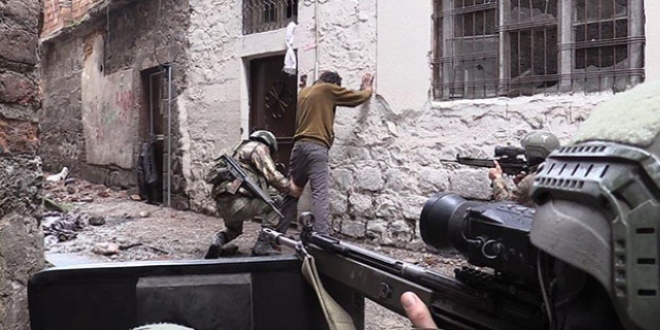 Teslim olan terörist 'PKK'nın Sur yapılanması'nı anlattı