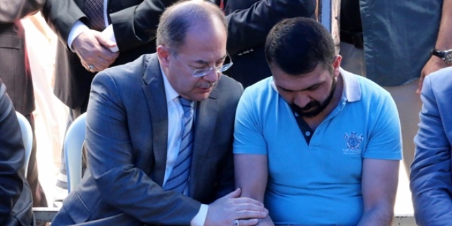 Akdağ, kazada yaşamını yitirenlerin ailelerine taziye ziyaretinde bulundu