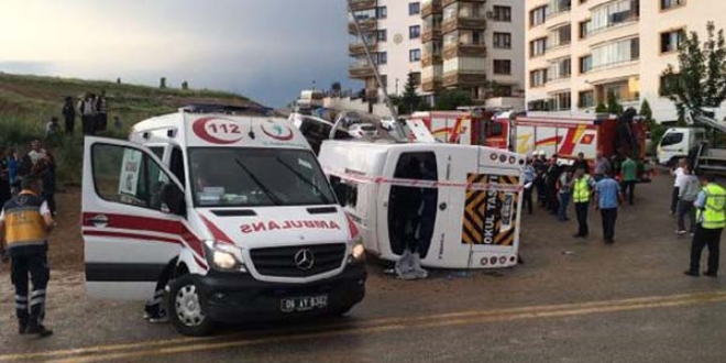 Ankara'da iki servis aracı çarpışı: 6 kişi yaralandı