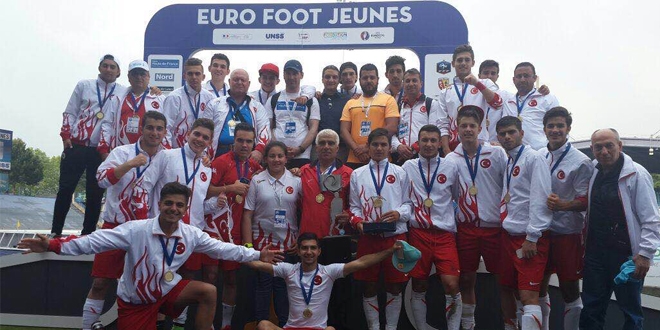 Anadolu Lisesi futbolda Avrupa Şampiyonu oldu