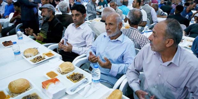 Sur'daki terör mağduru vatandaşlara iftar çadırı