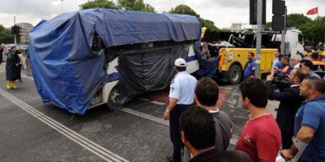 Bombalı saldırıda hasar gören araçlar kaldırıldı
