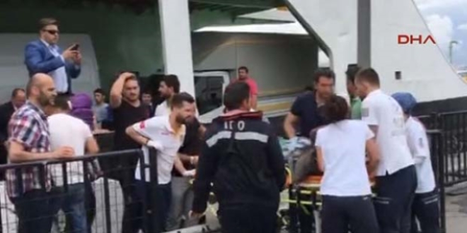 Sirkeci'de vapur kazası: Araçlar vapurda mahsur kaldı