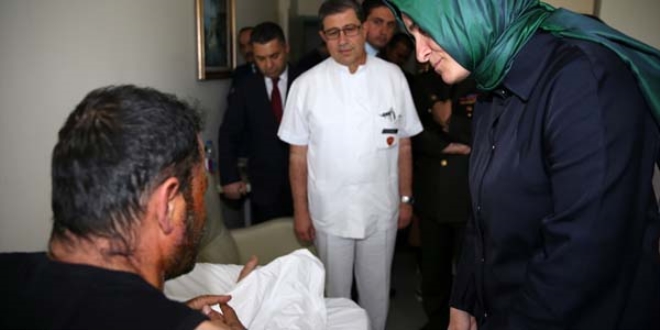 Bakan Kaya, Kahraman Binbaşı Tetik'i ziyaret etti