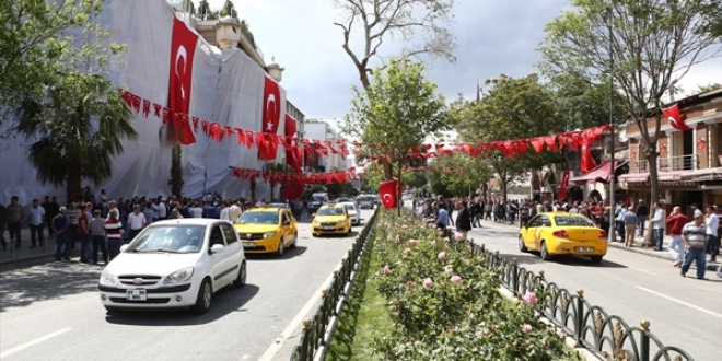 Terör saldırısının gerçekleştirildiği cadde trafiğe açıldı