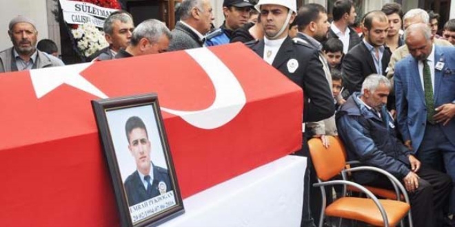 Şehit polis Pekdoğan'ı 5 bin kişi ebediyete uğurladı