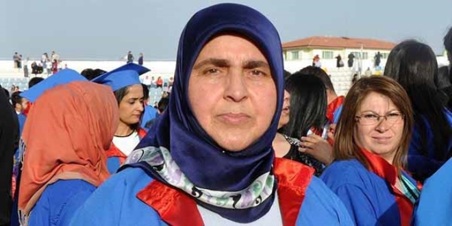 Üniversite hayalini 35 yıl sonra gerçekleştirdi