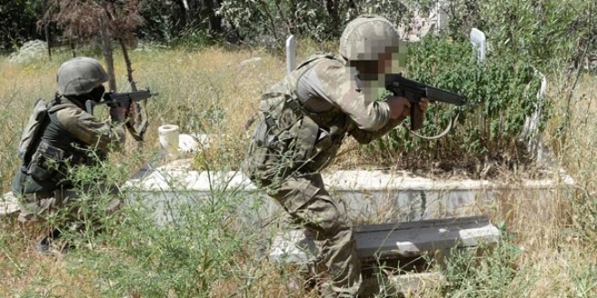 PKK'lı teröristler mezarlığa bile patlayıcı döşemiş