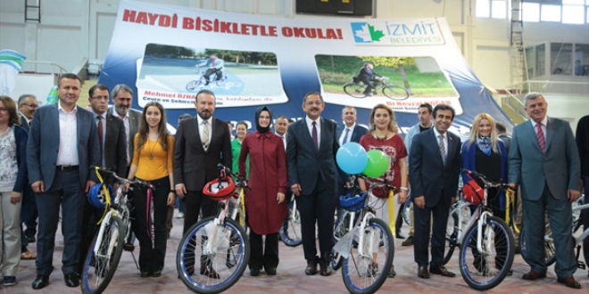 Kocaeli'de öğretmenlere bisiklet dağıtıldı