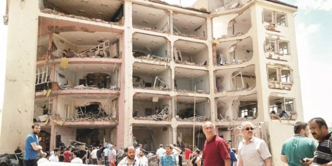 100 bombac�ya sald�r�n talimat�