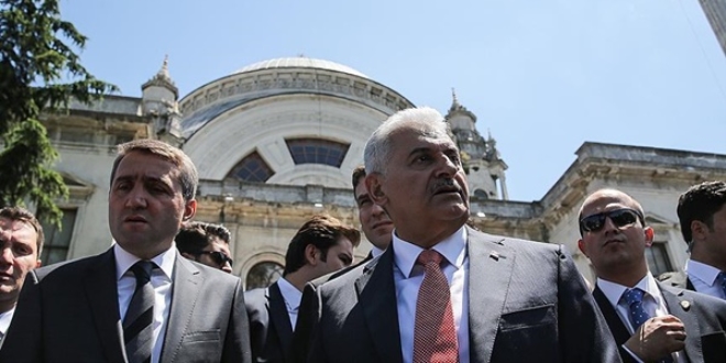 Yıldırım cuma namazını Valide Sultan Camisi'nde kıldı
