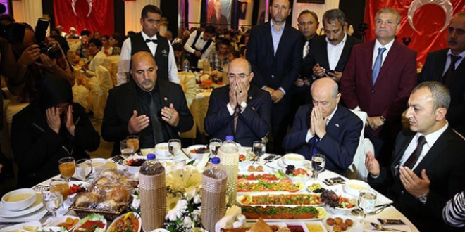 Bahçeli partililer ile iftarda buluştu