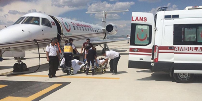 Ambulans uçak, yaralanan Türk öğrenci için havalandı
