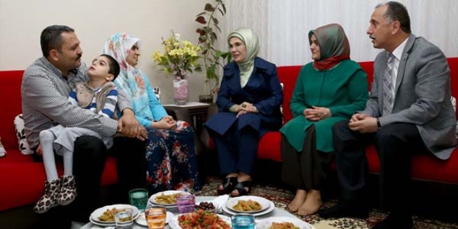 Emine Erdoan'dan srpriz iftar ziyareti