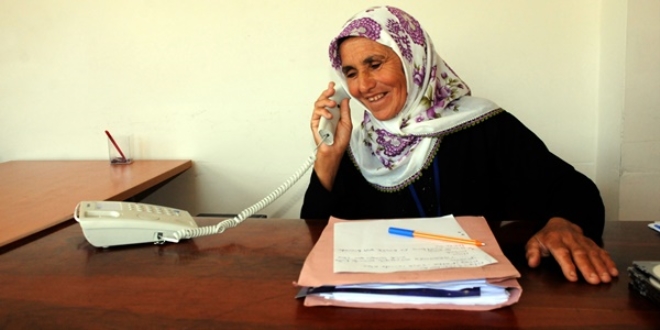 Okuma yazma öğrenip 57 yaşında memur oldu