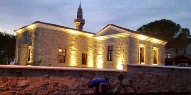 Caminin saatini çaldılar