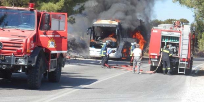 Rodos'ta tur otobüsü yandı, 11 Türk yolcu da ölümden döndü