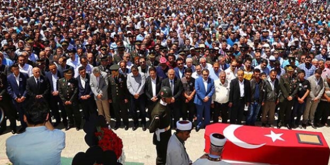 Şehit Uzman Çavuş Yüksel'in cenazesi toprağa verildi