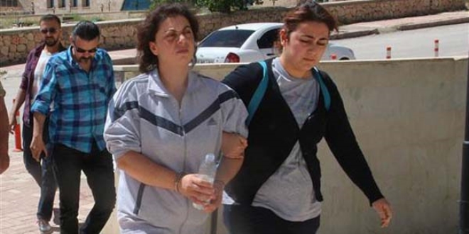 Eski eşini 12 yerinden bıçaklayıp, boğazını keserek öldürdü