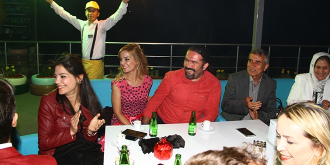 Akademisyenden, öğretmene süpriz evlilik reklifi