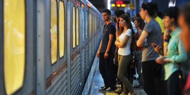 Gkek: Ankara Metrosu'nda kadnlar iin ayr vagon olsun mu?