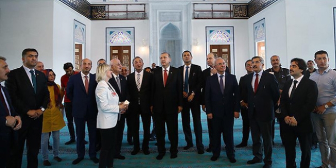 Cumhurbaşkanı Erdoğan Esenboğa'da yapılan camiyi inceledi