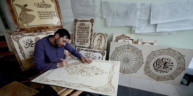 Hat ve ah�ap yakma ustas� imam