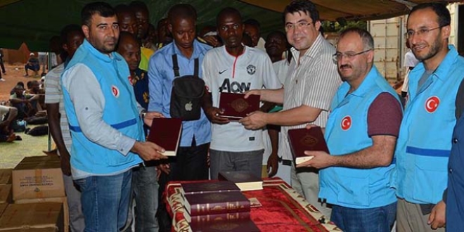 T�rkiye Diyanet Vakf�'ndan Afrika'ya Kur'an-� Kerim